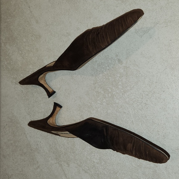 Manolo Blahanik Brown Suede Kitten Heels- Authentic - Picture 2 of 10